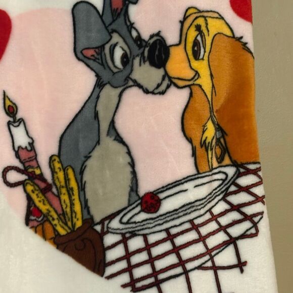 Disney Lady and The Tramp Pink White Valentine’s Day Pasta Heart Blanket NWT - Picture 2 of 6